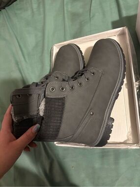 Gray Lace-Up Winter Ankle Boots